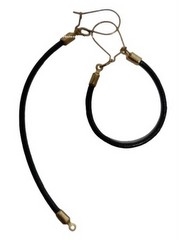 Ørevedhæng med snører sort guld